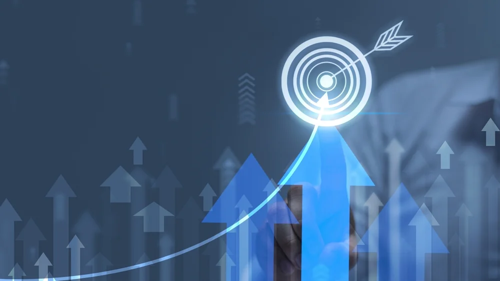 Digital illustration of a target with an arrow and upward growth arrows, symbolizing selecting the best learning platform based on personal or professional goals